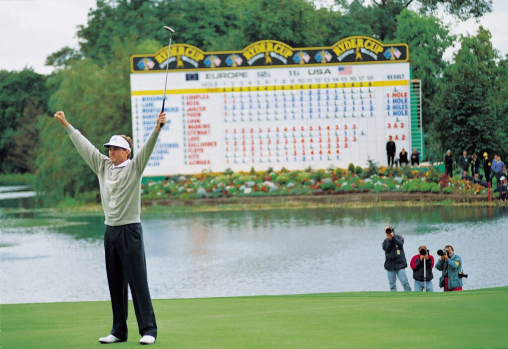 Davis Love III celebrates holing the putt which is set to win USA the 1993 Ryder Cup